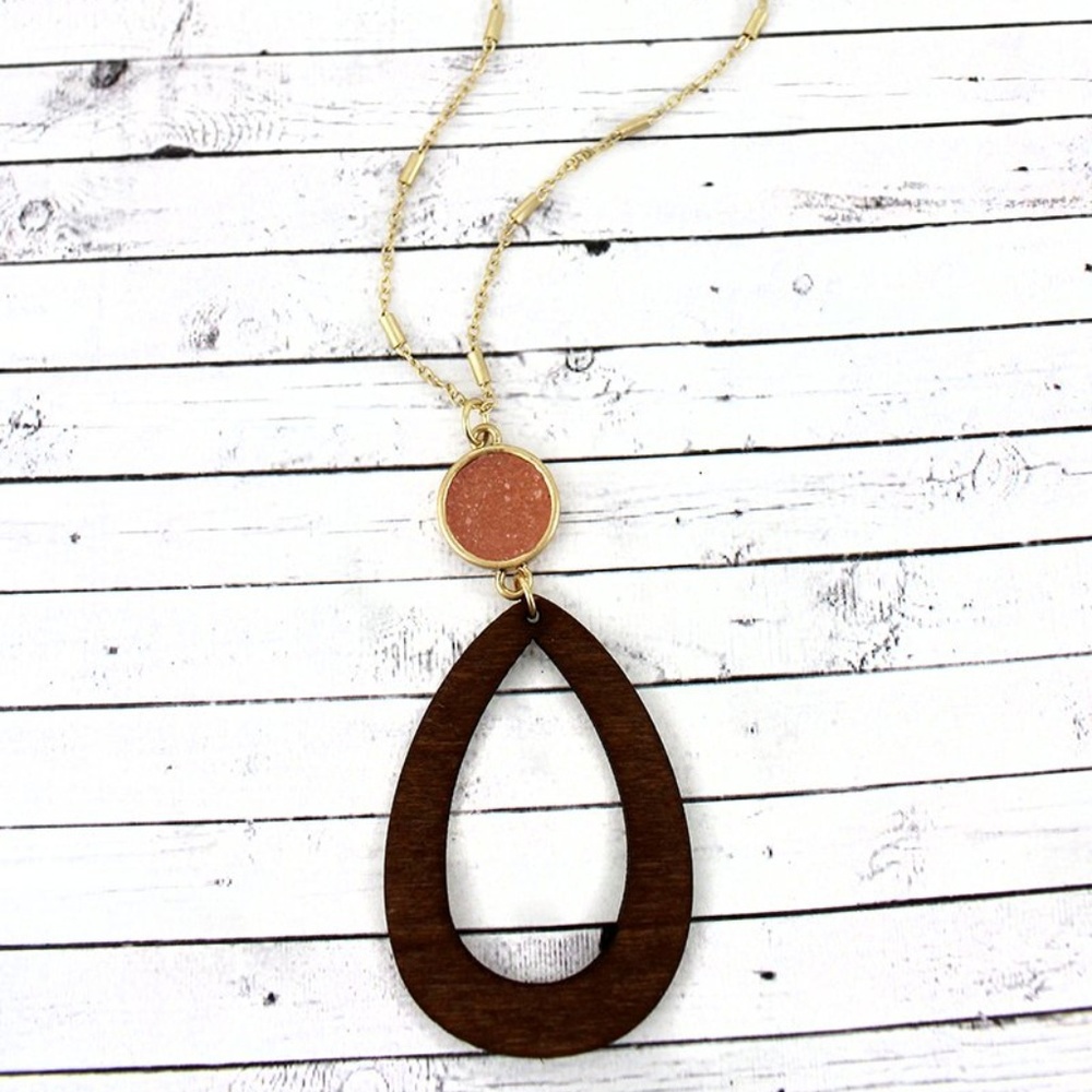 IVORY DRUZY DISK & WOOD TEARDROP NECKLACE